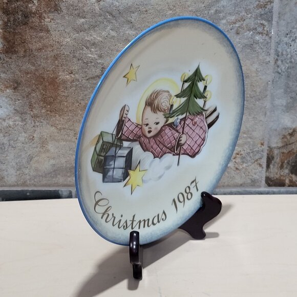 Schmid Hummel Christmas 1987 Angelic Gifts Decorative Wall Hanging Plate - Picture 9 of 11
